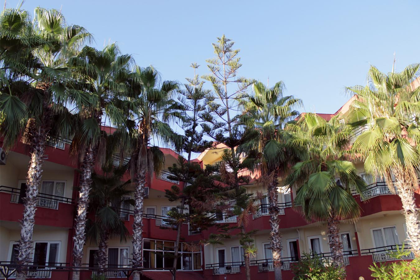 Semoris Hotel Side Exterior foto